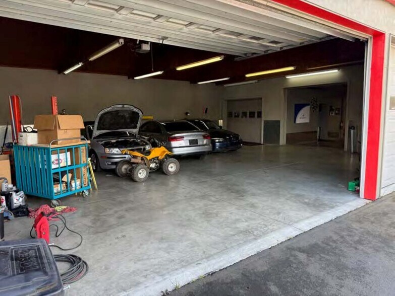 More Photos Of 11846 SE Stark St, Portland Auto Repair For Sale