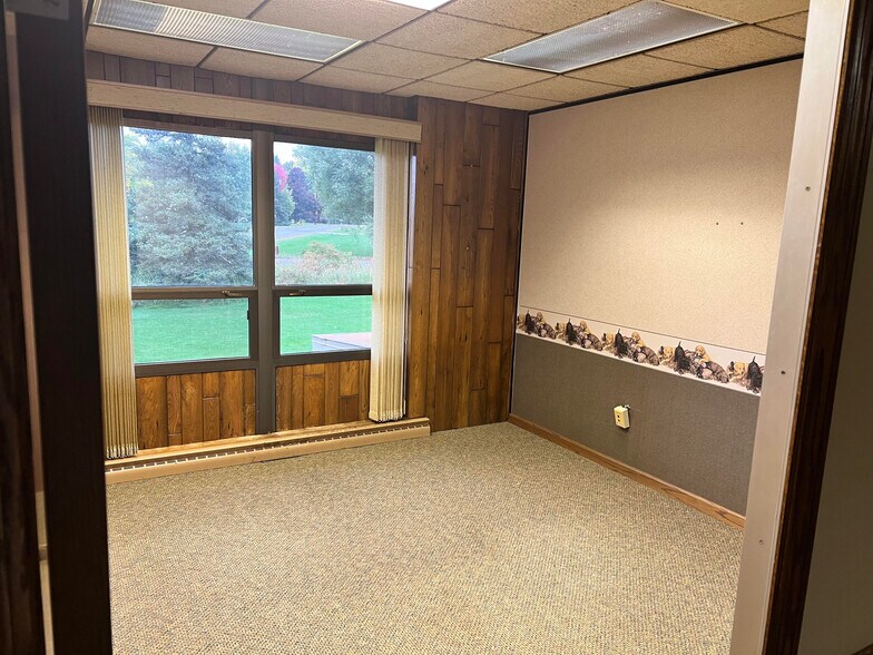 More Photos Of 4105 Dixie Ave, Wausau Office For Sale