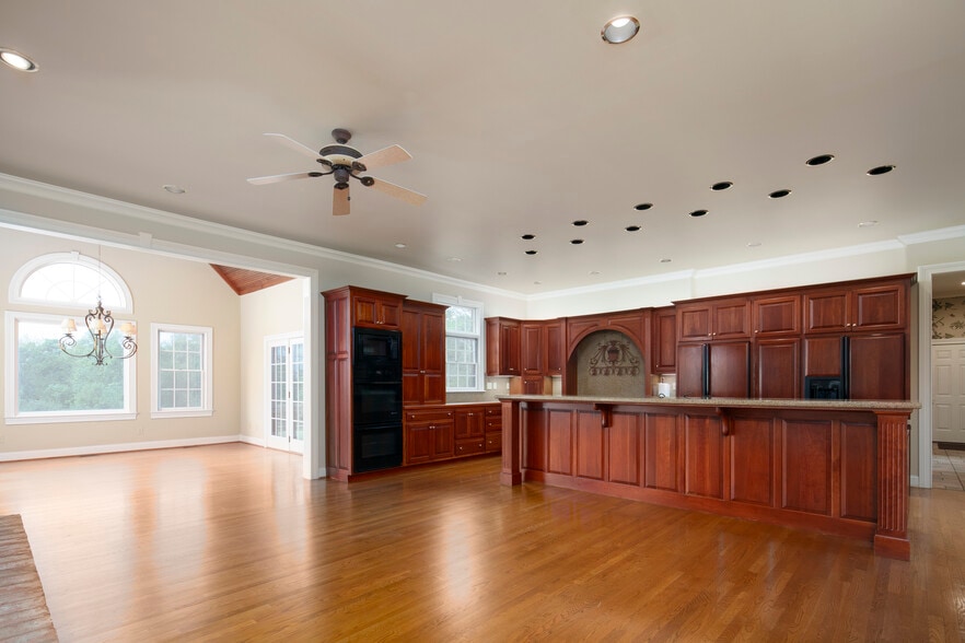 More Photos Of 4664 Lexington Rd, Winchester Specialty For Sale