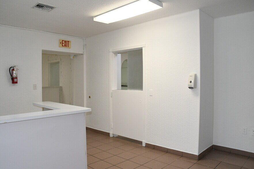 More Photos Of 1920 SW 22nd St, Miami Medical For Lease
