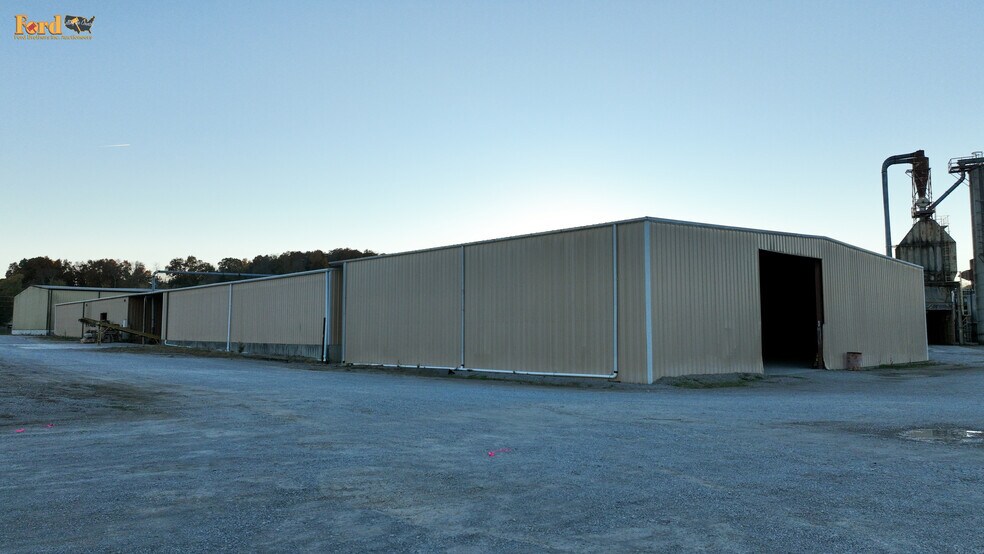 More Photos Of 1921 N Main St, Monticello Unknown For Lease