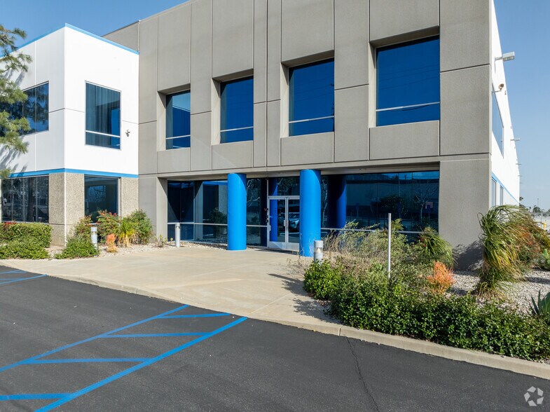 More Photos Of 15624 Roxford St, Sylmar Warehouse For Lease