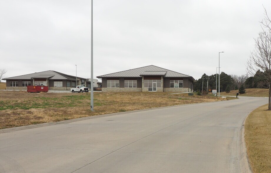 More Photos Of 8035 Eiger Dr, Lincoln Office For Lease