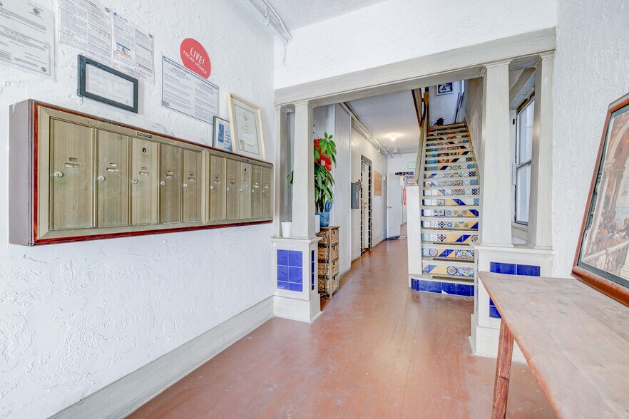 More Photos Of 19 Wavecrest Ave, Venice Apartments For Sale