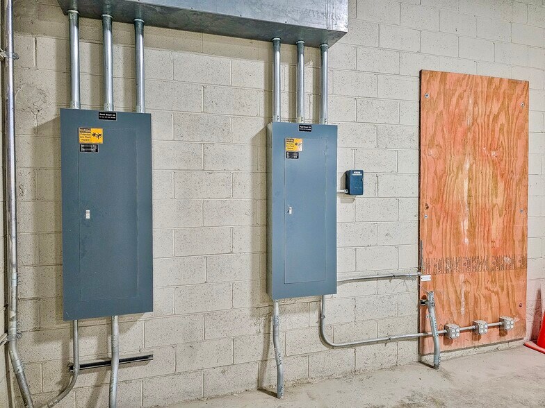 More Photos Of 1120 N Blairs Bridge Rd, Lithia Springs Showroom For Sale