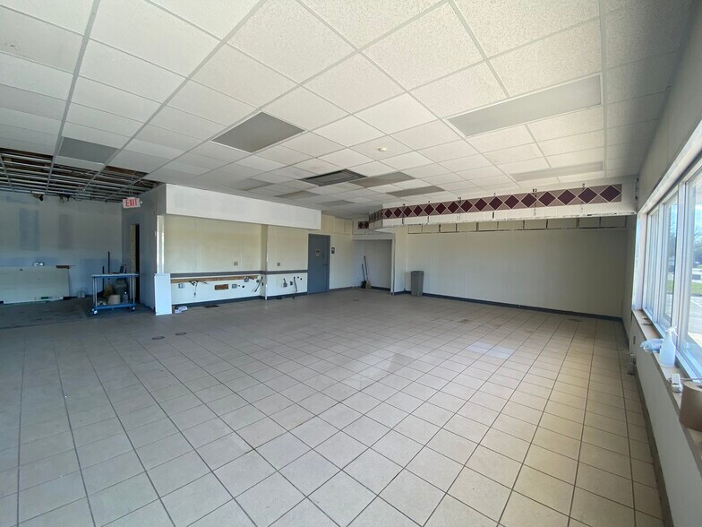 More Photos Of 2306 Calumet Ave, Valparaiso Convenience Store For Sale