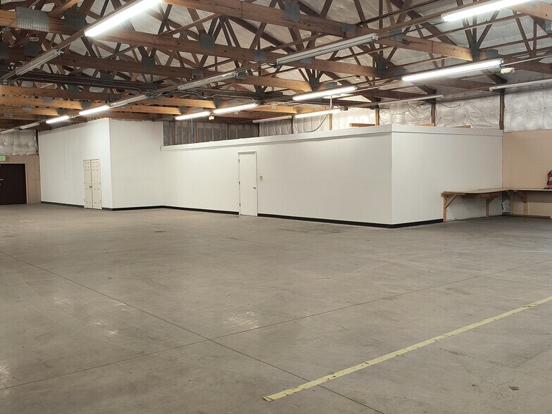 More Photos Of 1430 E Springhill Dr, Terre Haute General Retail For Lease