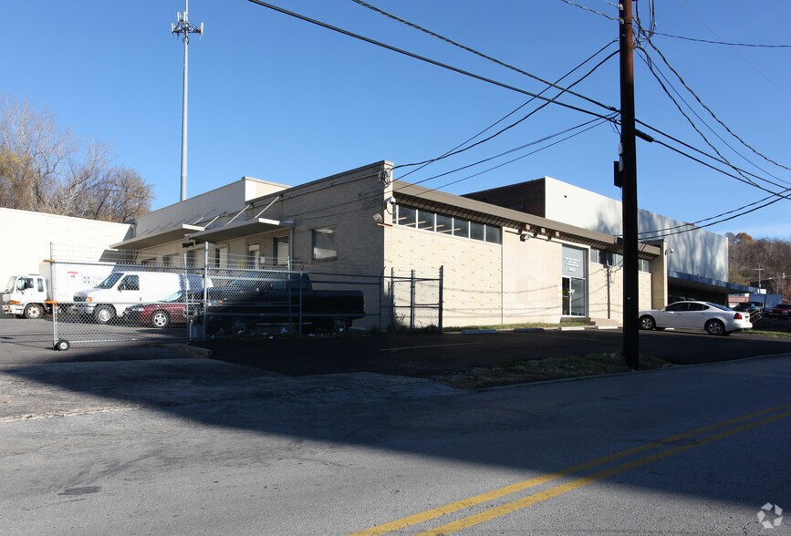 More Photos Of 3327 Roanoke Rd, Kansas City Industrial For Sale