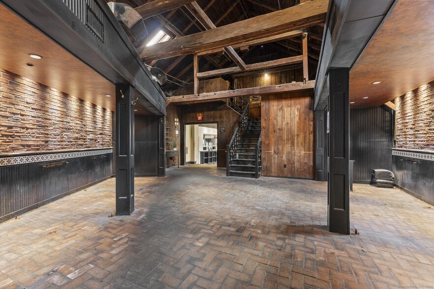 More Photos Of 24 W Main St, Avon Restaurant For Lease