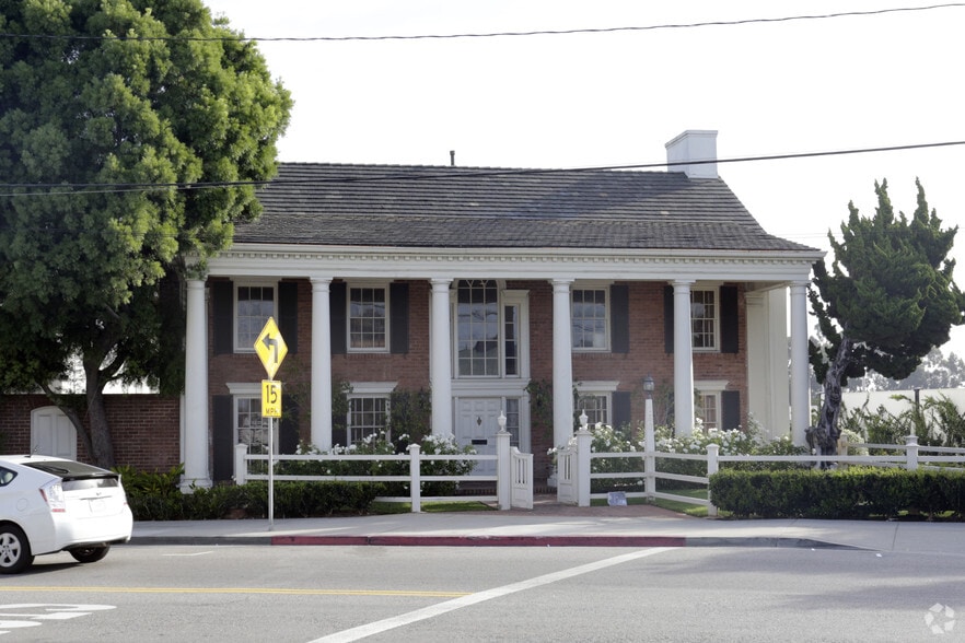More Photos Of 150 S Barrington Pl, Los Angeles Office For Sale