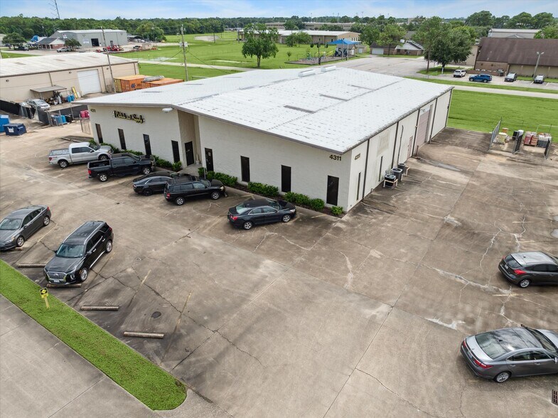 More Photos Of 4311 FM-2351, Friendswood Light Distribution For Sale