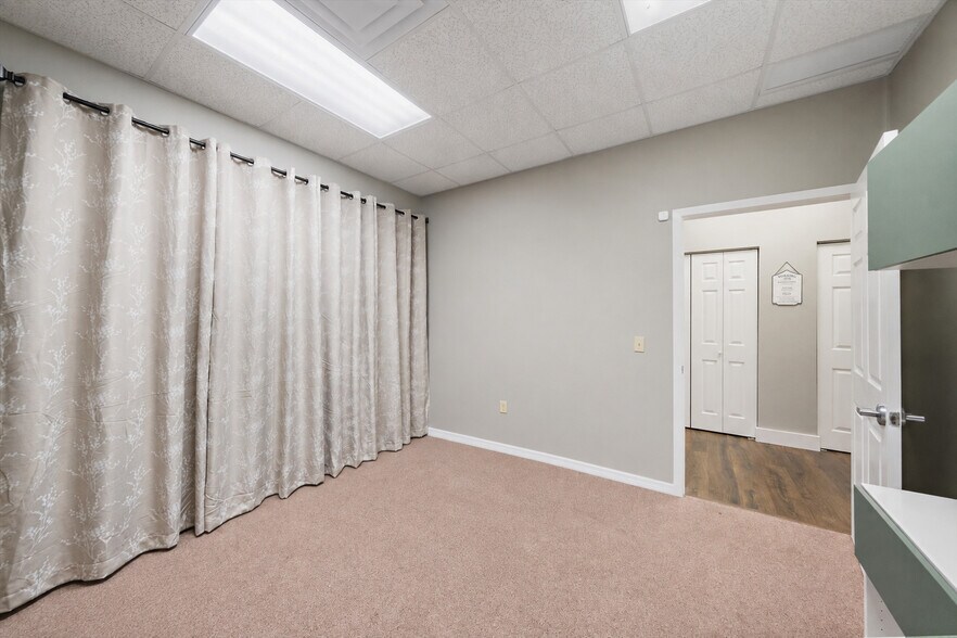 More Photos Of 202 N Rhodes Ave, Sarasota Office For Sale