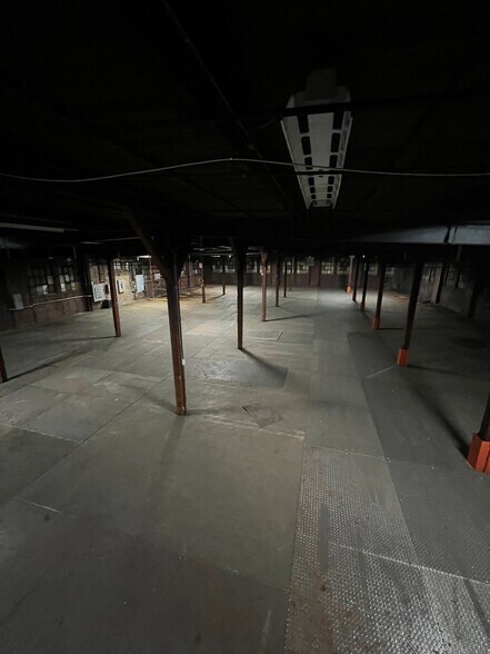 More Photos Of 1251 W Market St, Warren Manufacturing For Lease