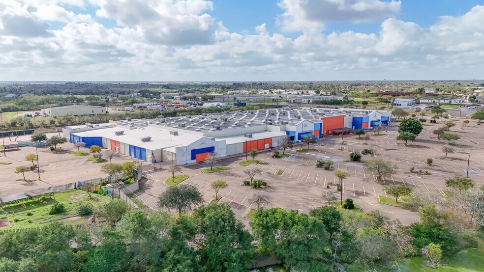 More Photos Of 7480 Padre Island Blvd, Brownsville Storefront For Sale