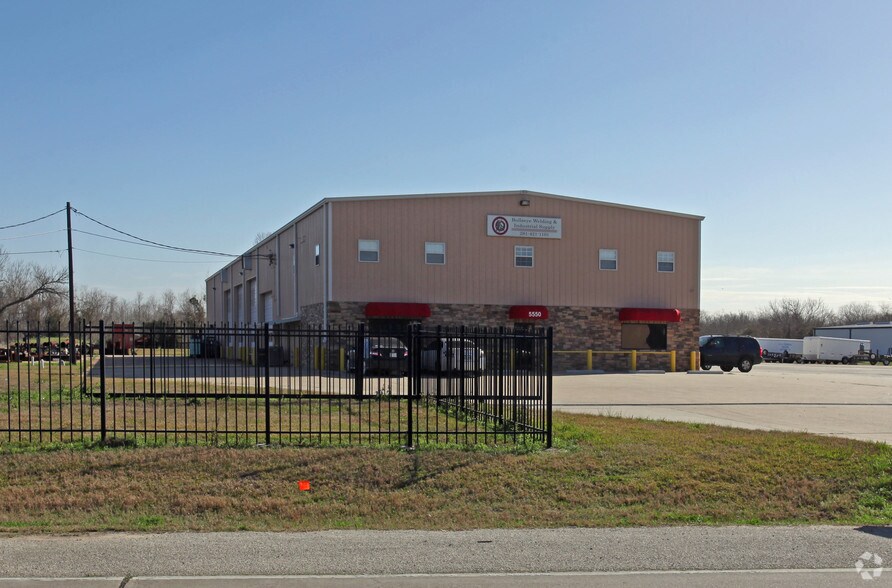 More Photos Of 5550 N Main St, Baytown Warehouse For Sale