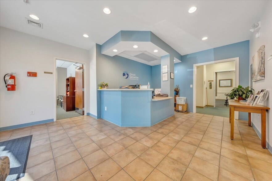 More Photos Of 2408 Electric Rd, Roanoke Medical For Lease