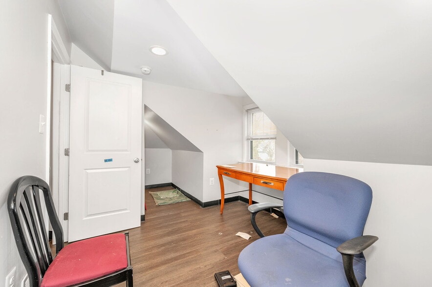 More Photos Of 4920 Belair Rd, Baltimore Office For Sale