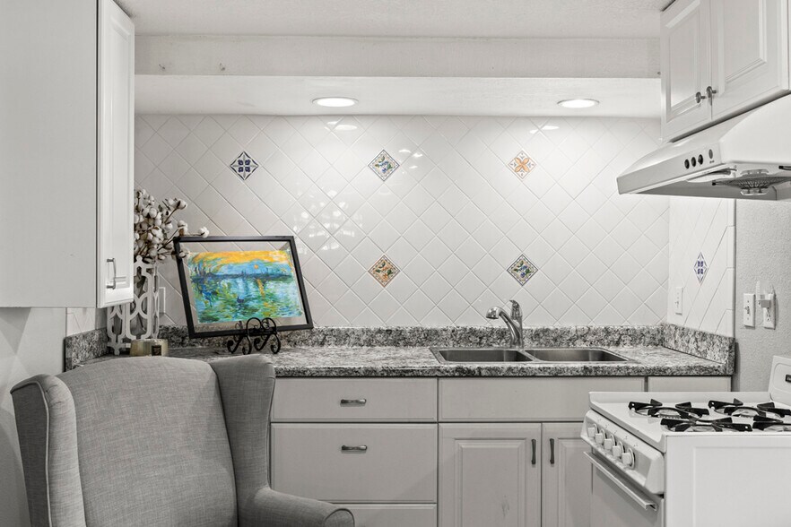 More Photos Of 906 E Commonwealth Ave, Fullerton Storefront For Sale