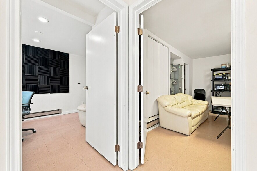 More Photos Of 2757 16th St, San Francisco Warehouse For Lease