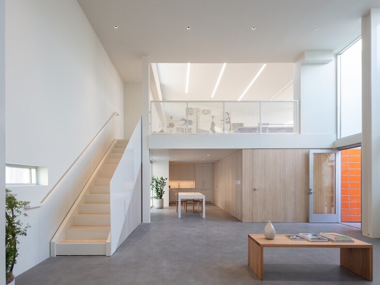 More Photos Of 701 Ocean Front Walk, Venice Unknown For Lease