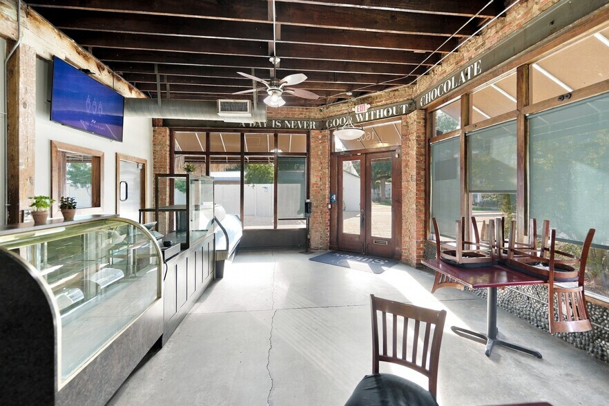 More Photos Of 1602-1608 Walnut St, Jacksonville Restaurant For Sale