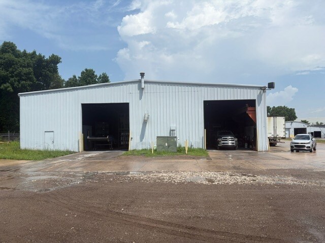 More Photos Of 1492 E Grand River Ave, Williamston Warehouse For Lease