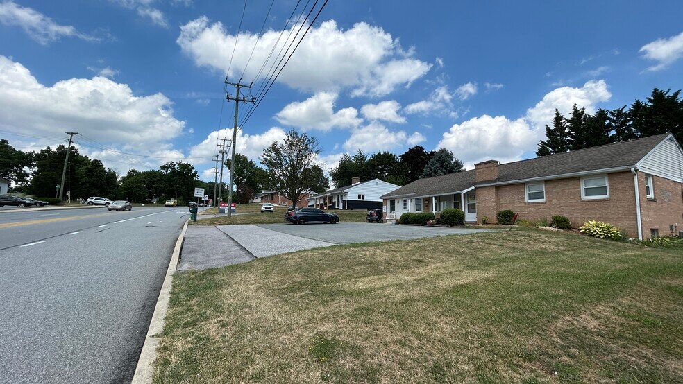 More Photos Of 825 Edgewood Rd, York General Retail For Sale