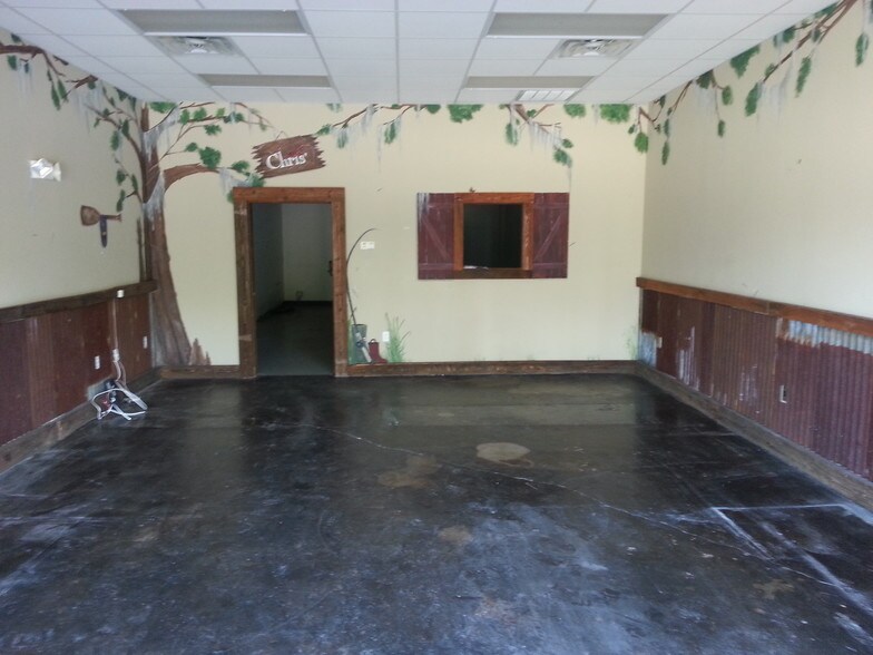 More Photos Of 18564 Magnolia Bridge Rd, Greenwell Springs General Retail For Lease
