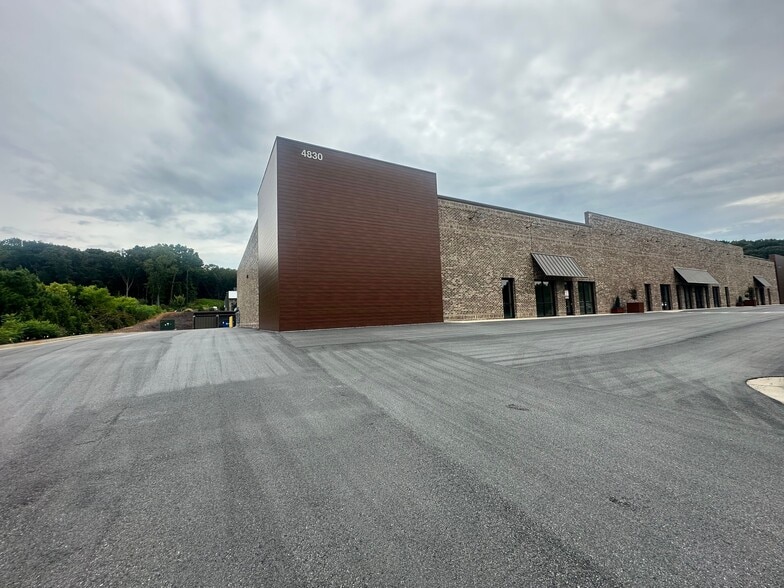 More Photos Of 4830 Marsett Pky, Cumming Light Manufacturing For Lease
