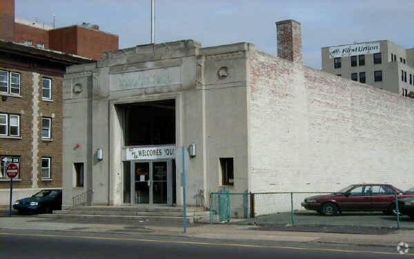 More Photos Of 242 State St, Hackensack Freestanding For Lease