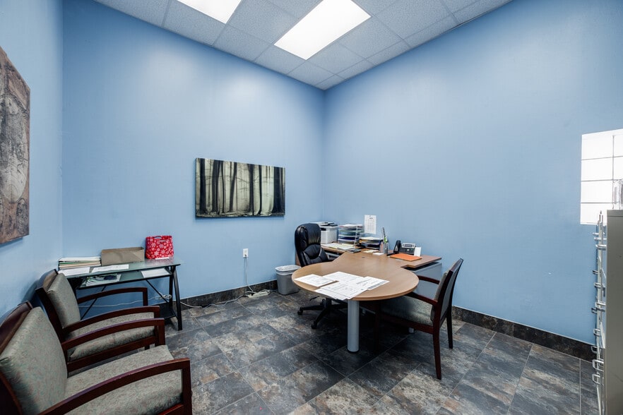 More Photos Of 10835 Gulfdale St, San Antonio Light Distribution For Sale