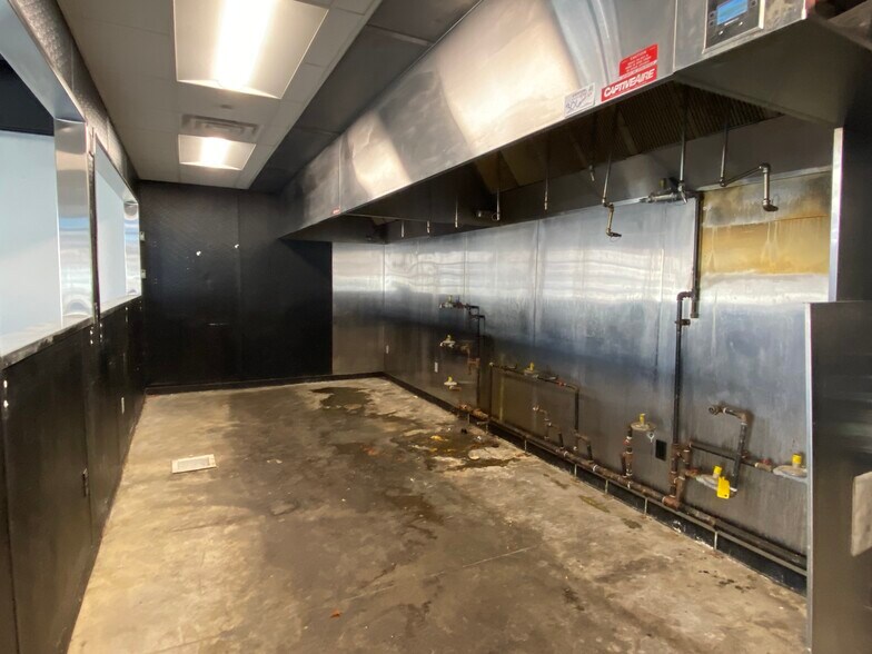 More Photos Of 2120 Ingersoll Ave, Des Moines Restaurant For Sale