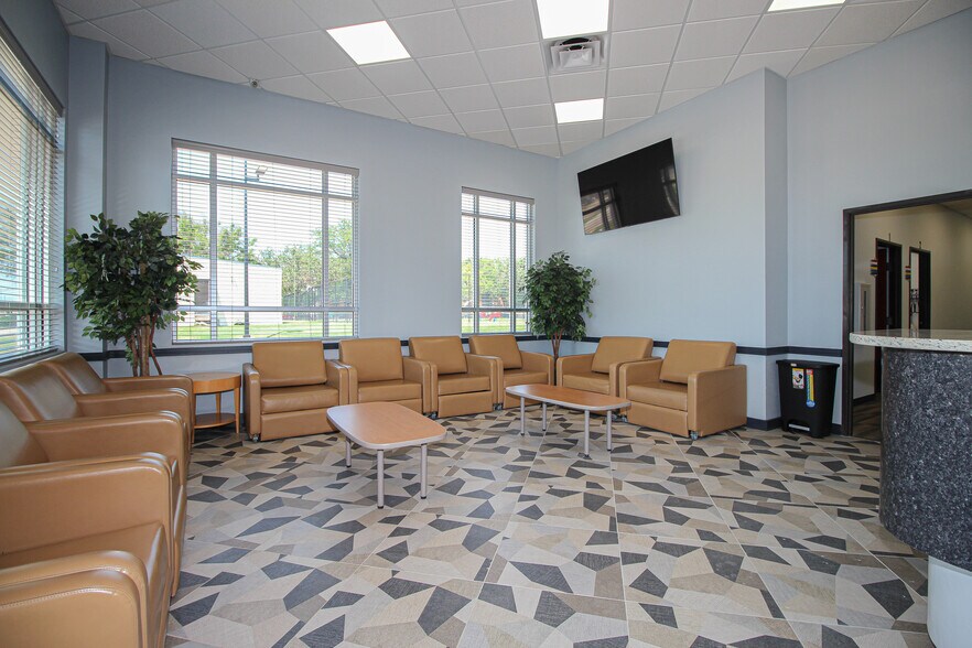 More Photos Of 1661 Eastchase Pkwy, Fort Worth Medical For Lease
