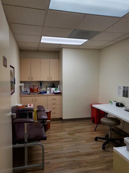 More Photos Of 5601 21st Ave W, Bradenton Office For Lease