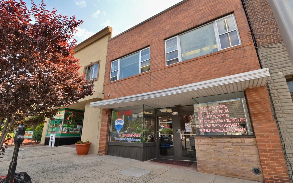 Primary Photo Of 1249 Paterson Plank Rd, Secaucus Office Residential For Lease