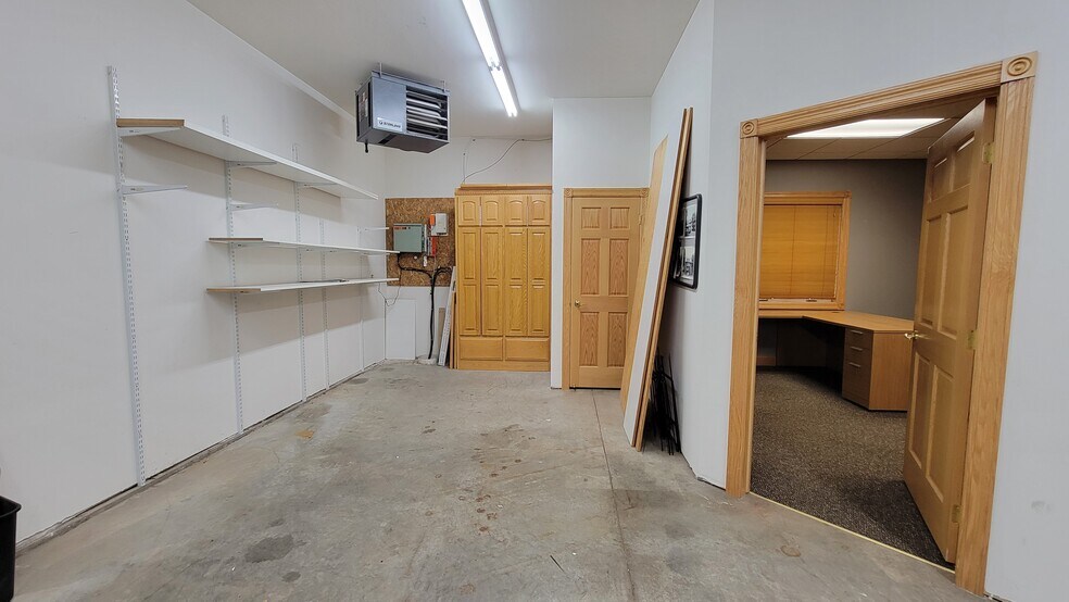 More Photos Of 1881 NW Station Parkway, Andover Office Residential For Lease