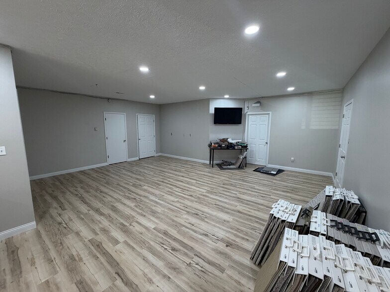 More Photos Of 3959 Fulton Grove Rd, Cincinnati Flex For Sale