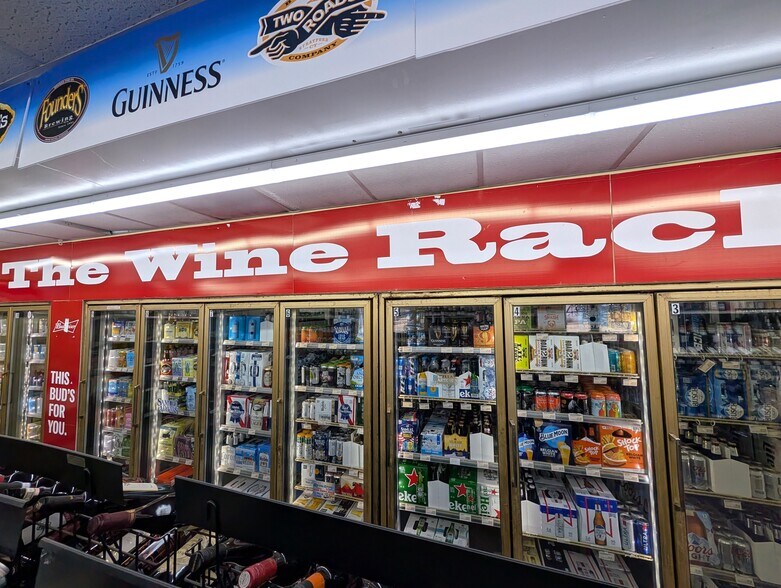 More Photos Of 764 Main St, Oakville Freestanding For Sale