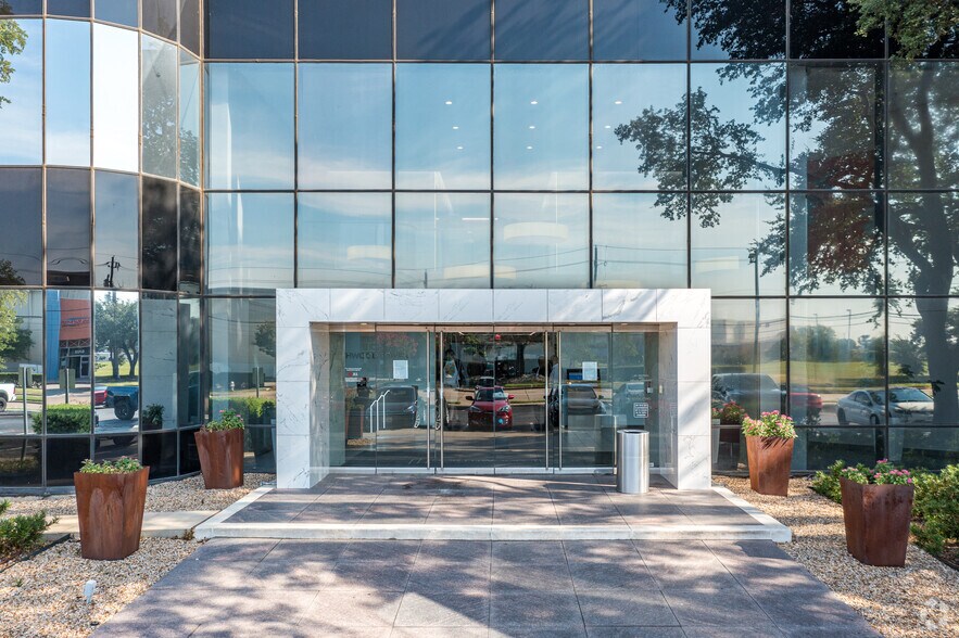 More Photos Of 5757 Alpha Rd, Dallas Office For Lease