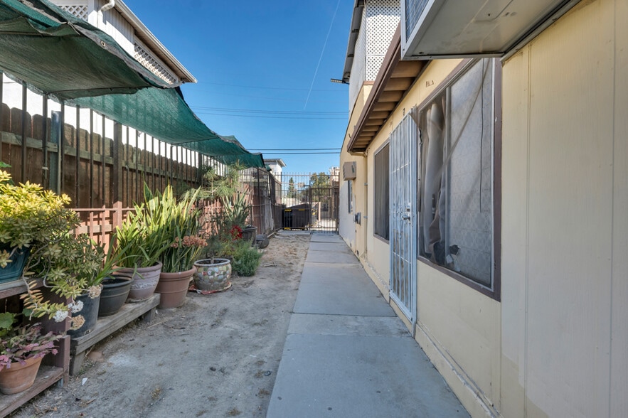 More Photos Of 17945 Roscoe Blvd, Northridge Apartments For Sale