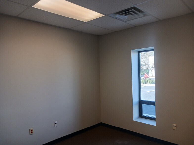 More Photos Of 400 Commerce Center Dr, Brunswick Office For Sale