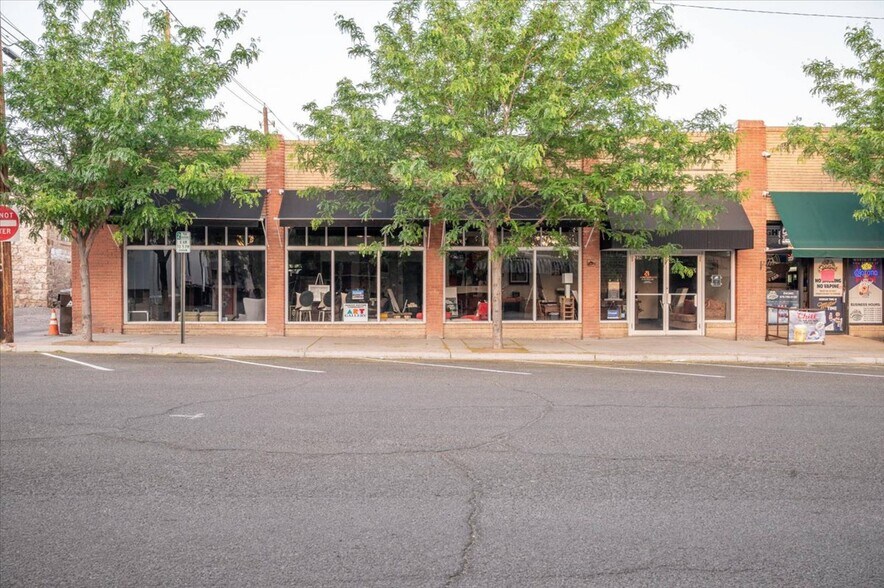 More Photos Of 430 N 1st St, Montrose General Retail For Sale