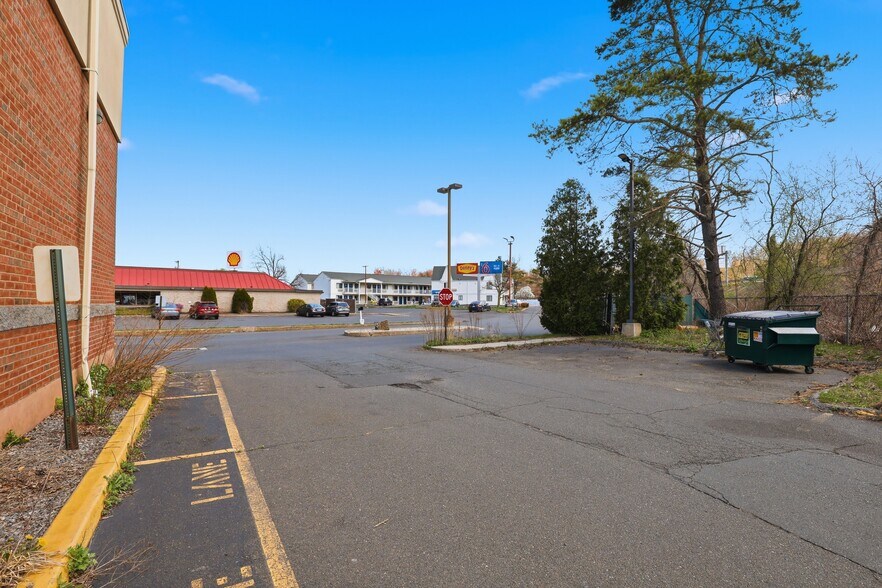 More Photos Of 613 Queen St, Southington Storefront For Sale