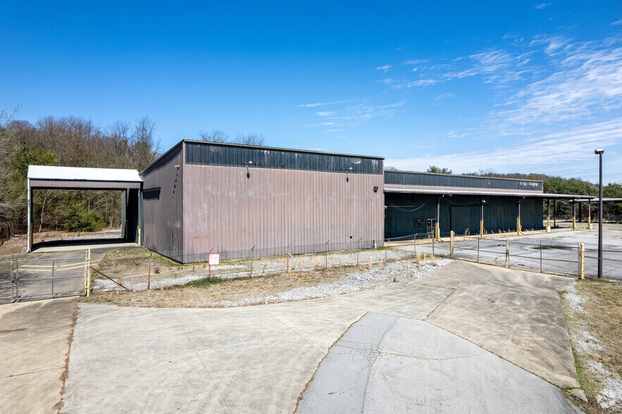 More Photos Of 4216 W Stone Dr, Kingsport Warehouse For Lease