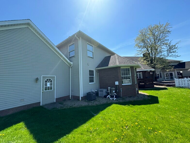 More Photos Of 1173 Manchester Ave SW, North Lawrence Office Residential For Sale