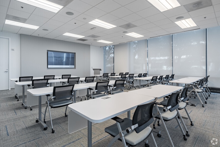 More Photos Of 3445 Peachtree Rd NE, Atlanta Office For Lease