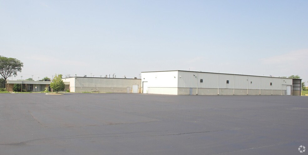 More Photos Of 33195 Harper Ave, Saint Clair Shores Manufacturing For Lease