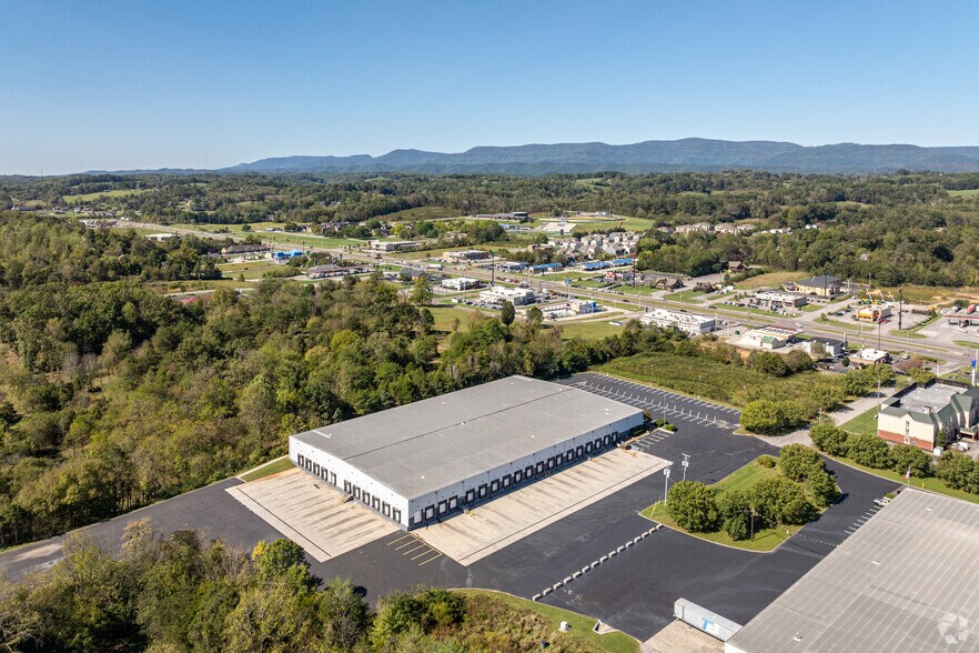 More Photos Of 640 N Northpark Dr, Clinton Warehouse For Lease