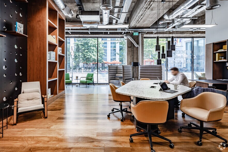 More Photos Of Oxford St, Manchester Coworking Space