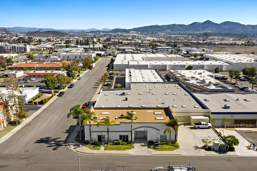 More Photos Of 227 Pawnee St, San Marcos Warehouse For Lease